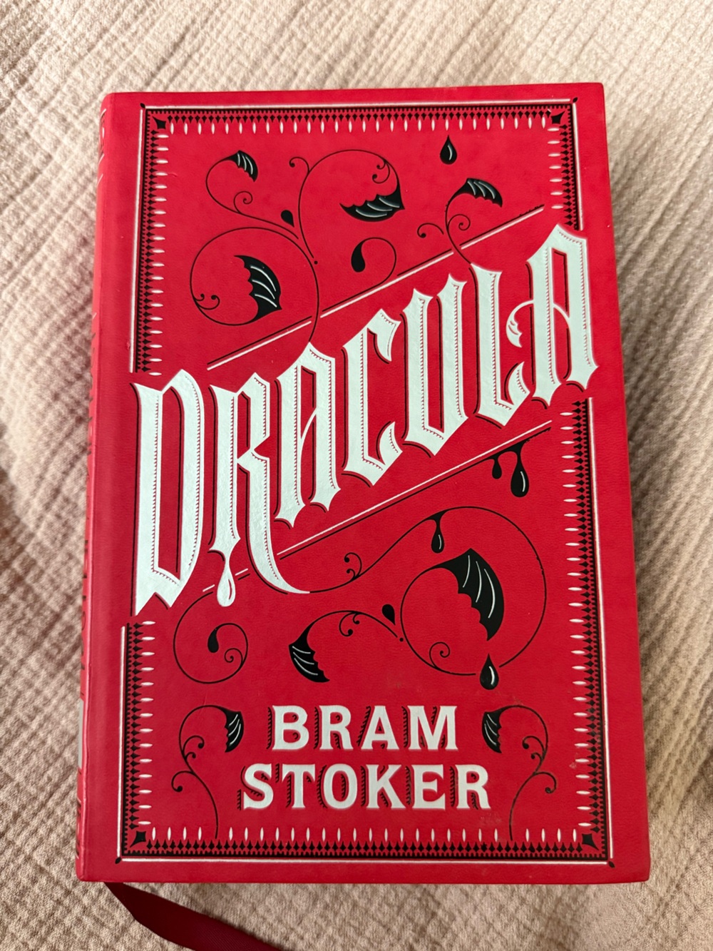 Like New! Dracula book, read once, excellent condition